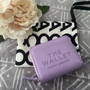 NWT Marc Jacobs The Mini Leather Compact Wallet Color Wisteria, Lilac Wallet